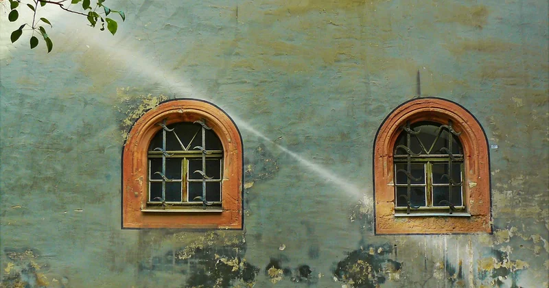 What is the average lifespan of a home window?